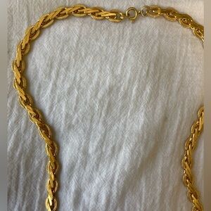Fancy Cut Vintage Gold Tone Necklace‎